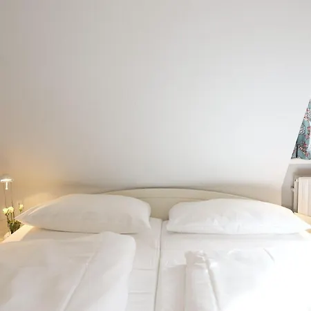 Am Friedrichshain Mit Wlan Und Parkplatz Fuer 4 Personen, Westerland, Haderslebener Strasse 18b *